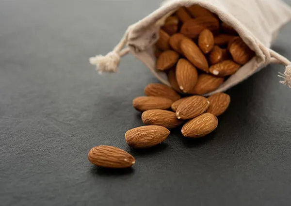 خرید و قیمت روز بادام درختی خام